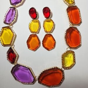 NWOT Fashion Multicolor Chuncky Acrylic Gemstone Necklace and Earring Set